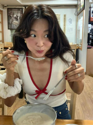 Sexy Retro Red Bow Color White T-shirt V-Neck Slim Short Sleeve Top Women’s Summer Short Sleeved Top Korean roupas feminina